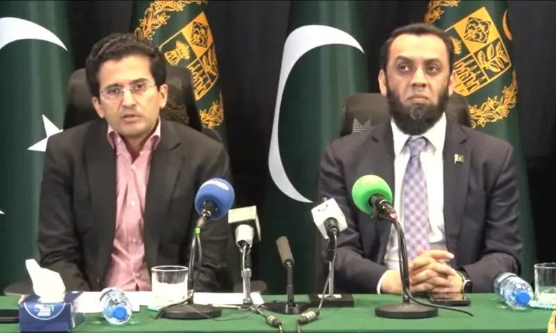 Information Minister Attaullah Tarar and Petroleum Minister Ali Pervez Malik address a press conference on July 17. — screengrab via YouTube/PTV News Information Minister Attaullah Tarar and Petroleum Minister Ali Pervez Malik address a press conference on July 17. — screengrab via YouTube/PTV News