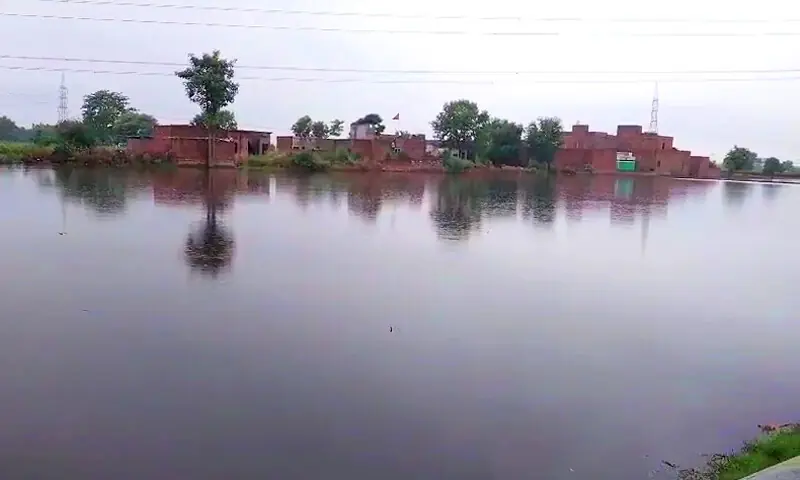 Hudiara Drain water enters Kanghawala village near Sundar Industrial Estate, inundating streets, houses and fields. — White Star / M. Arif Hudiara Drain water enters Kanghawala village near Sundar Industrial Estate, inundating streets, houses and fields. — White Star / M. Arif