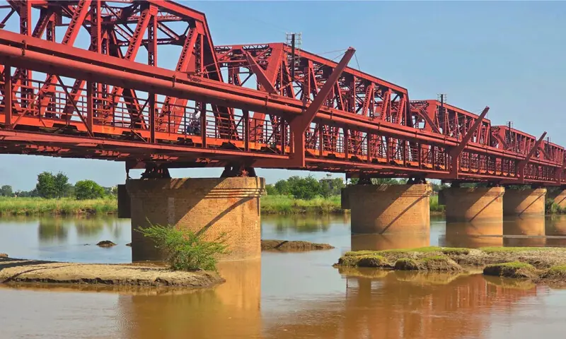 A view of the Victoria Bridge linking Pind Dadan Khan tehsil of Jhelum with Malakwal across the Jhelum River. A view of the Victoria Bridge linking Pind Dadan Khan tehsil of Jhelum with Malakwal across the Jhelum River.