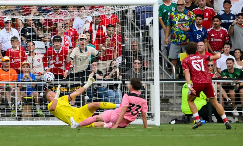 NASHVILLE (Tennessee): Liverpool’s Lewis Koumas (R) scores past Sunderland goalkeeper Simon Moore during their pre-season friendly at the GEODIS Park.—Reuters NASHVILLE (Tennessee): Liverpool’s Lewis Koumas (R) scores past Sunderland goalkeeper Simon Moore during their pre-season friendly at the GEODIS Park.—Reuters