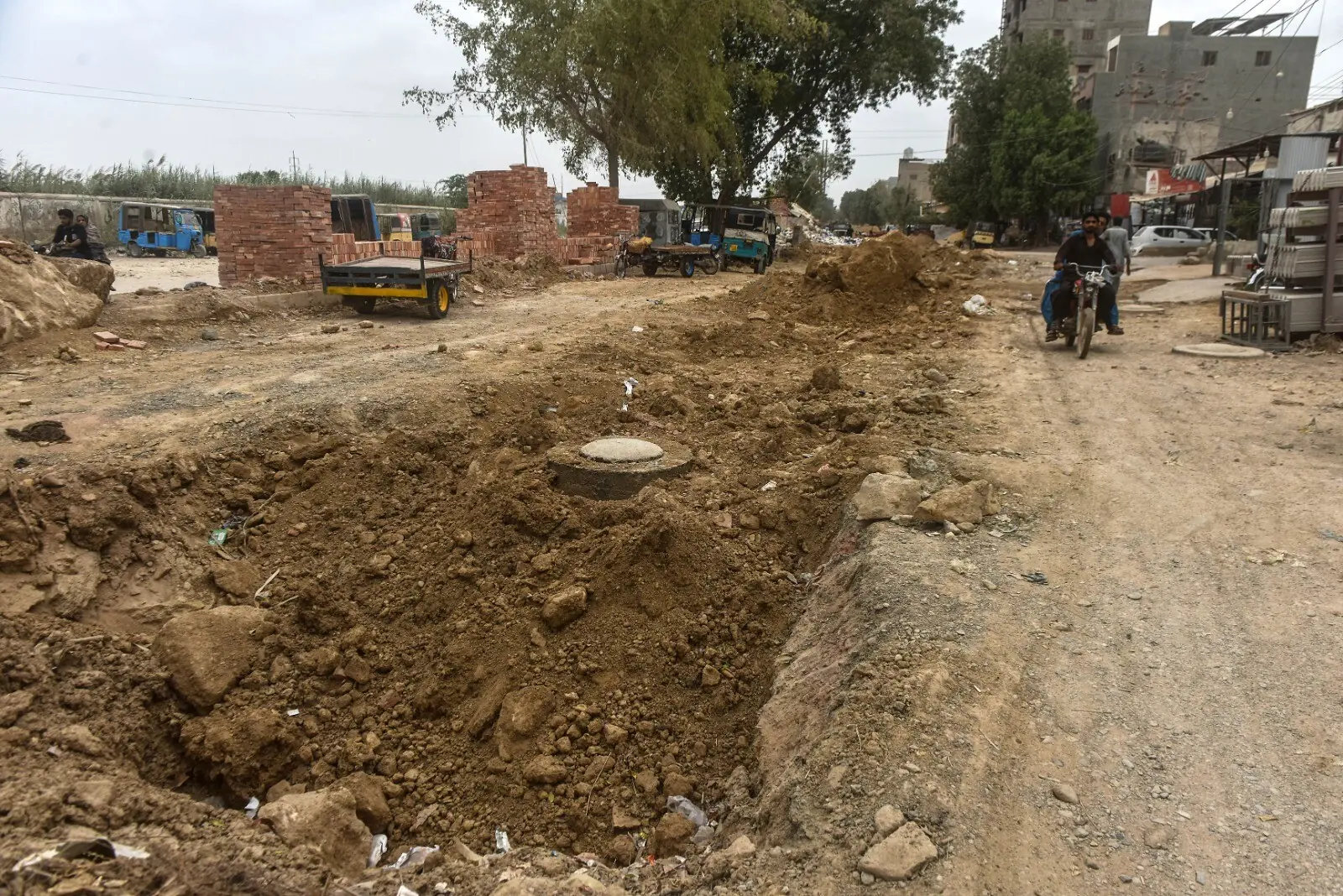 A dug up road in Karachi’s Gulistan-i-Jauhar.—Fahim Siddiqi / White Star