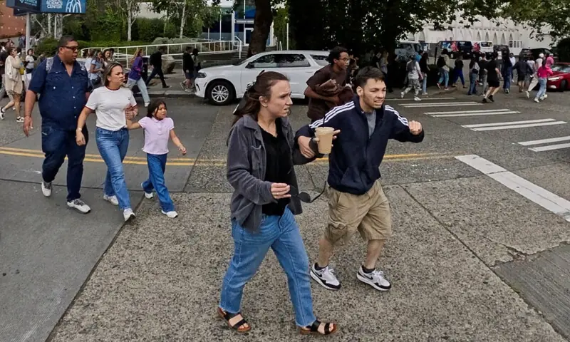 People run for safety amid shooting at Seattle food festival.&mdash;Reuters