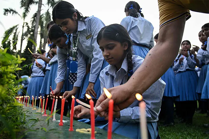 STUDENTS light candles at a school in Nepal to offer their condolences after the death of Nirmal Purja and his companions in an avalanche.—AFP STUDENTS light candles at a school in Nepal to offer their condolences after the death of Nirmal Purja and his companions in an avalanche.—AFP
