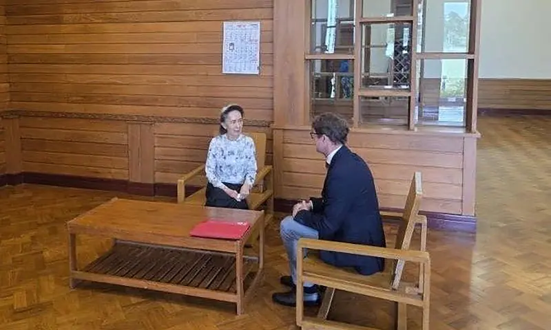 This handout photo taken and released on August 3, 2026 by Myanmar&rsquo;s Presidential Press and Information Bureau (PPIB) shows detained former civilian leader Aung San Suu Kyi (L) meeting with Arnaude de Baecque, resident representative of the International Committee of the Red Cross (ICRC) to Myanmar, in Naypyidaw. &mdash; via AFP