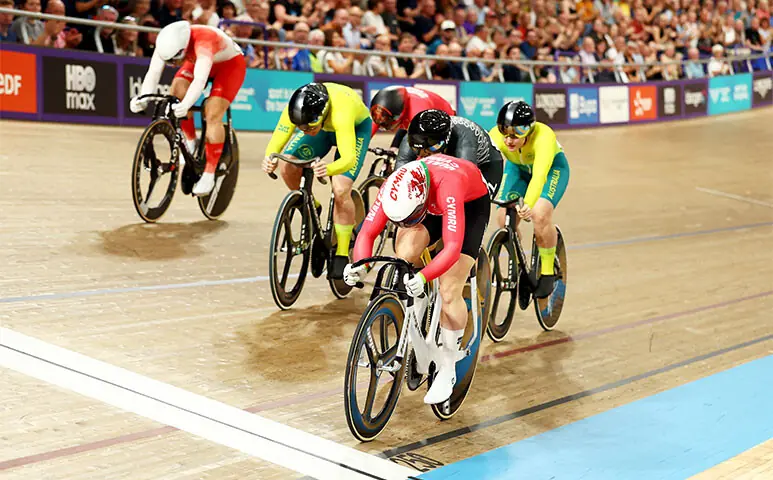 WALES’ Emma Finucane (R) in action during the women’s keirin final during the Commonwealth Games at the Sir Chris Hoy Velodrome.—Reuters WALES’ Emma Finucane (R) in action during the women’s keirin final during the Commonwealth Games at the Sir Chris Hoy Velodrome.—Reuters