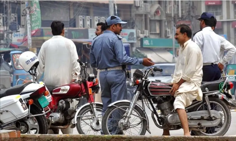 A traffic police official fines a motorcyclist in Punjab. — Photo couretsy Traffic Police Punjab website A traffic police official fines a motorcyclist in Punjab. — Photo couretsy Traffic Police Punjab website
