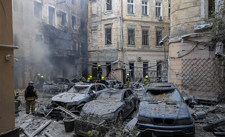 Ukrainian rescuers work in the courtyard of a damaged building at the site of a Russian air attack in Odesa on Sunday.—AFP Ukrainian rescuers work in the courtyard of a damaged building at the site of a Russian air attack in Odesa on Sunday.—AFP