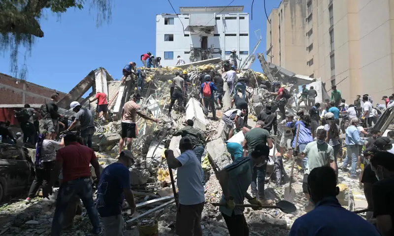 People look for survivors amid the rubble of a collapsed building after an earthquake in Cali, Colombia on August 10, 2026. &mdash; AFP