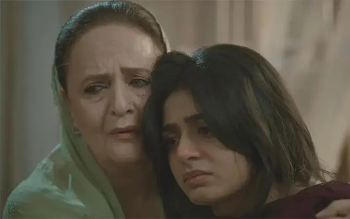  Hina Khawaja Bayat (left) and Sehar Khan in Aik Aur Pakeezah 