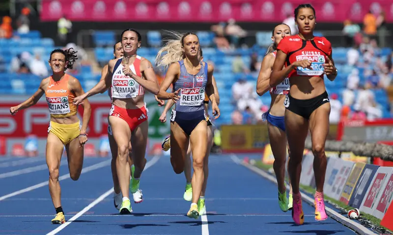 SWITZERLAND’S Audrey Werro (R) crosses the finish line to win the women’s 800m heat ahead of Clara Liberman (second L) of France and Great Britain’s Jemma Reekie (C) during the European Athletics Championships at the Alexander Stadium on Tuesday.—Reuters SWITZERLAND’S Audrey Werro (R) crosses the finish line to win the women’s 800m heat ahead of Clara Liberman (second L) of France and Great Britain’s Jemma Reekie (C) during the European Athletics Championships at the Alexander Stadium on Tuesday.—Reuters