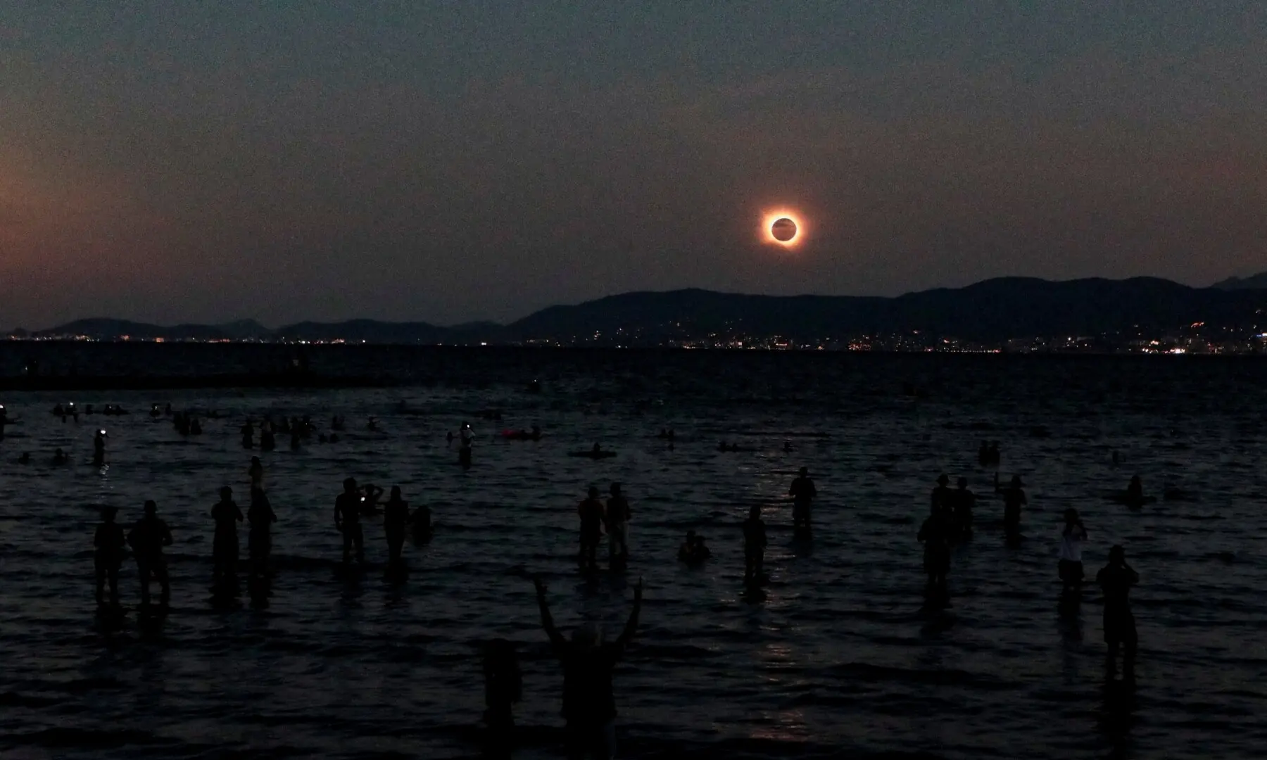  The “diamond ring” effect appears as the moon moves across the sun during a total solar eclipse, as seen from El Arenal beach in Mallorca, Spain, August 12, 2026. —Reuters 
