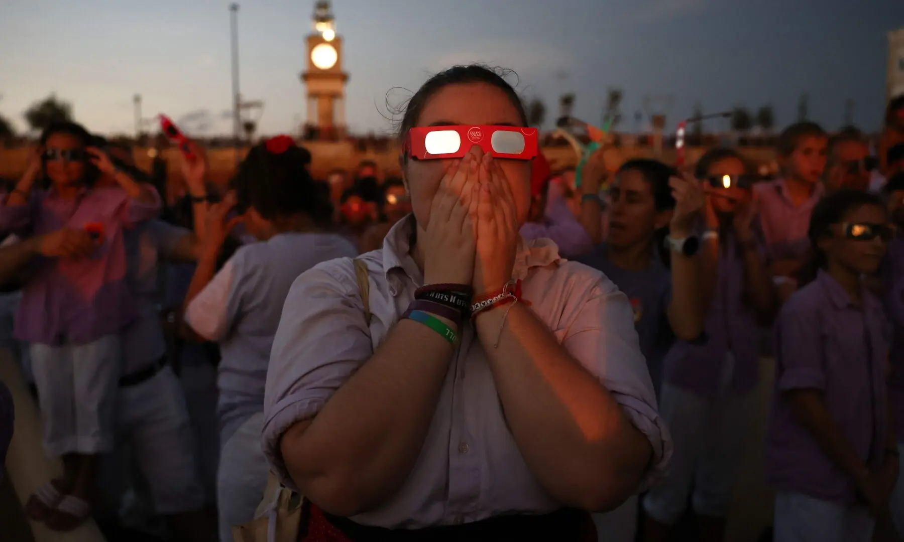  People react as they observe the total solar eclipse from the sea port of Tarragona, northeastern Spain, on August 12, 2026. —Reuters 