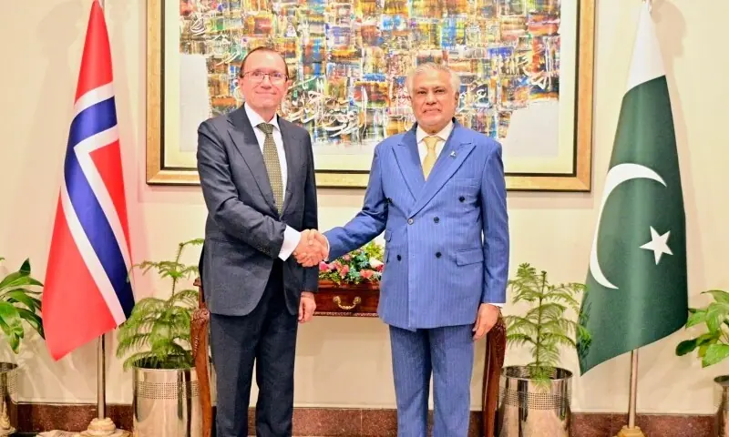 Deputy Prime Minister and Foreign Minister Ishaq Dar welcomes Norwegian Foreign Minister Espen Barth Eide at the Ministry of Foreign Affairs. — Photo courtesy @ForeignOfficePk/X Deputy Prime Minister and Foreign Minister Ishaq Dar welcomes Norwegian Foreign Minister Espen Barth Eide at the Ministry of Foreign Affairs. — Photo courtesy @ForeignOfficePk/X