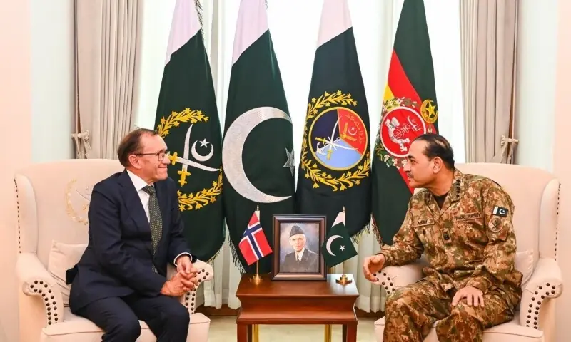 Norwegian Foreign Minister Espen Barth Eide meets Chief of Defence Forces and the Chief of the Army Staff Field Marshal Asim Munir on Thursday. &mdash; Photo via ISPR