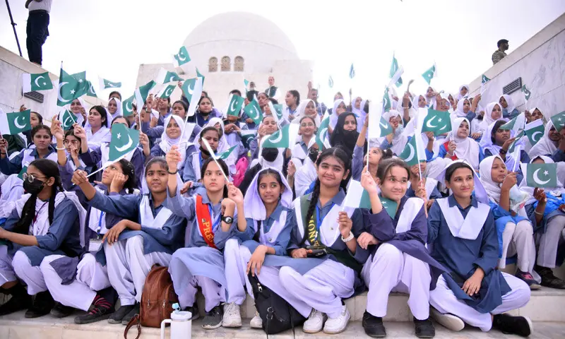 KARACHI: Schoolchildren gathered at the Quaid’s mausoleum wave the national flag following a change of guard ceremony, on Independence Day.—Shakil Adil / White Star KARACHI: Schoolchildren gathered at the Quaid’s mausoleum wave the national flag following a change of guard ceremony, on Independence Day.—Shakil Adil / White Star