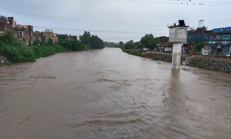 This image shows Leh Nullah from Gawalmandi bridge on Wednesday. &mdash; Photo by Mohammad Asim