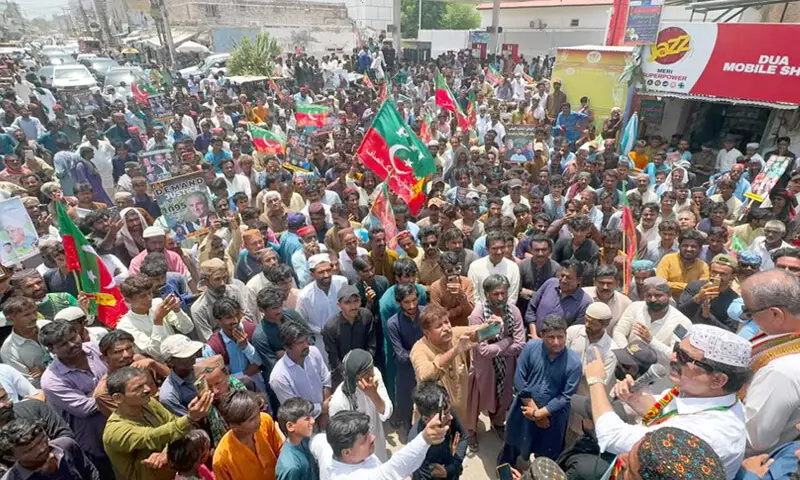HYDERABAD: Protest leaders address the rally.—By Umair Ali HYDERABAD: Protest leaders address the rally.—By Umair Ali