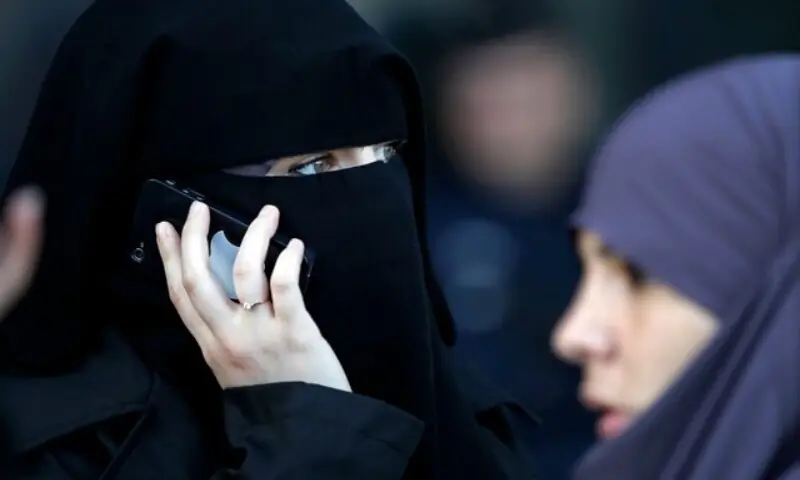 A women, wearing a niqab despite a nationwide ban on the Islamic face veil, gives a phone call outside the courts in Meaux, east of Paris, September 22, 2011. — Reuters A women, wearing a niqab despite a nationwide ban on the Islamic face veil, gives a phone call outside the courts in Meaux, east of Paris, September 22, 2011. — Reuters