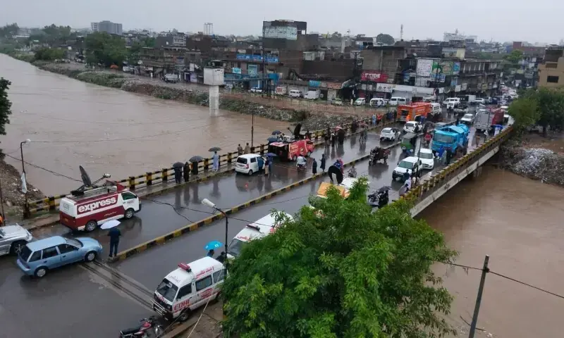 This image shows the water in Leh Nullah from Gawalmandi bridge on August 19, 2026. — Photo by Mohammad Asim This image shows the water in Leh Nullah from Gawalmandi bridge on August 19, 2026. — Photo by Mohammad Asim