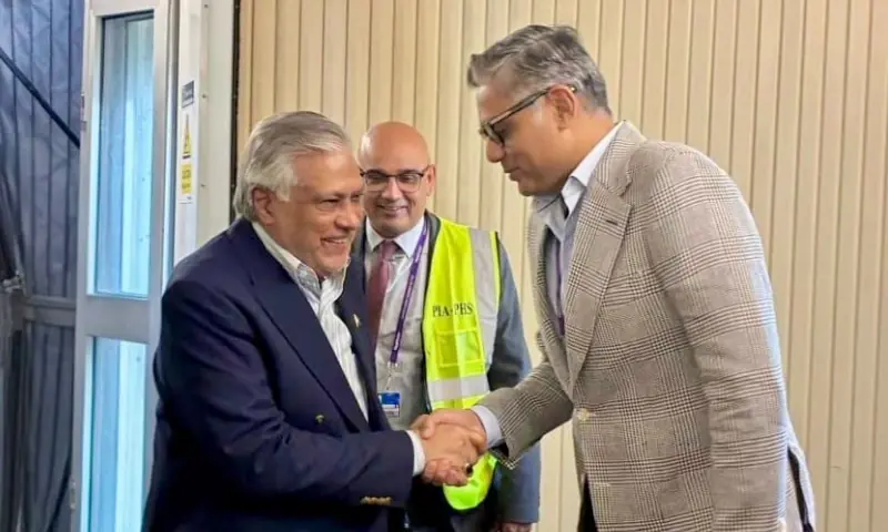 High Commissioner of Pakistan to the United Kingdom Tipu Usman receives Foreign Minister Ishaq Dar upon his arrival in London on August 23. &mdash; FO/X