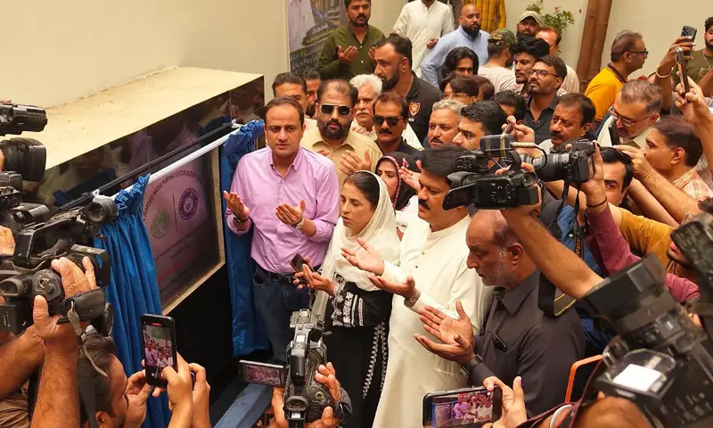 Mayor Murtaza Wahab offers dua, alongside others, after inaugurating the pumping station.—Dawn Mayor Murtaza Wahab offers dua, alongside others, after inaugurating the pumping station.—Dawn