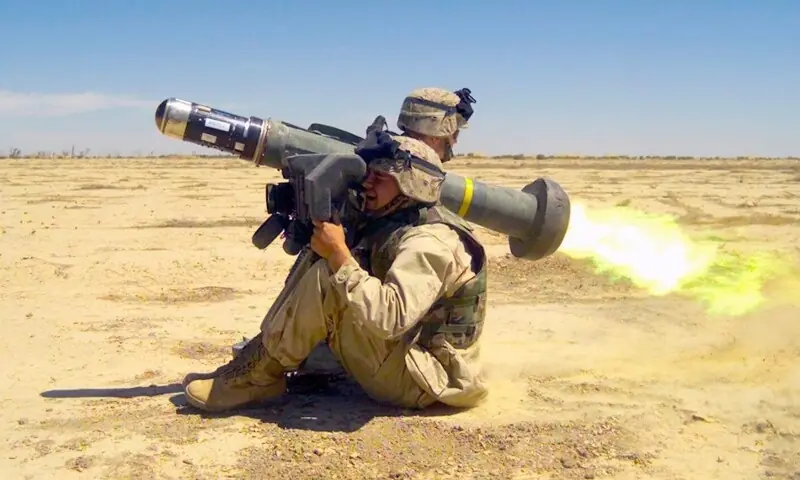An image of soldiers using an FGM-148 Javelin guided anti-tank missile system. &mdash; Photo via Lockheed Martin