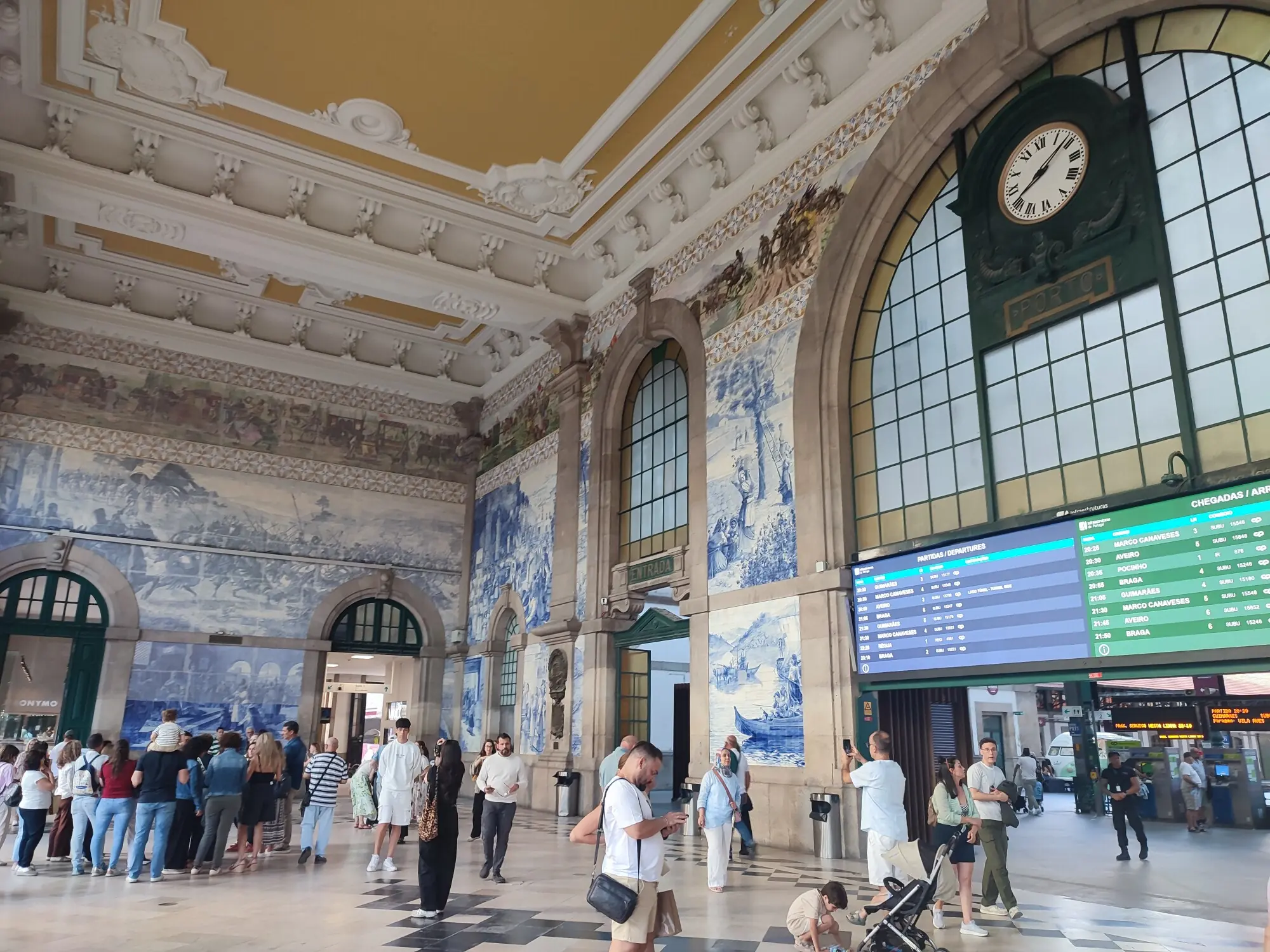 Azulejo tile panels at São Bento railway station