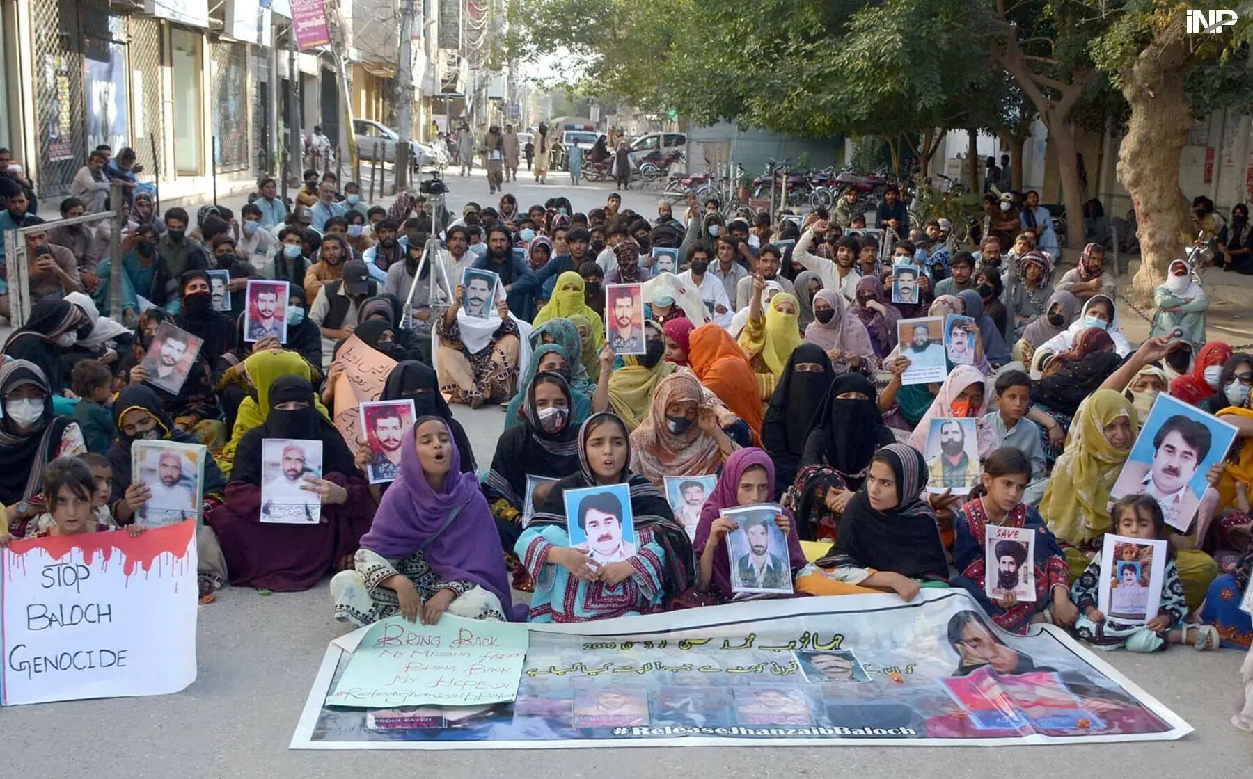 QUETTA: Relatives of ‘missing persons’ hold a demonstration seeking their recovery, outside the press club on Sunday.—INP/File QUETTA: Relatives of ‘missing persons’ hold a demonstration seeking their recovery, outside the press club on Sunday.—INP/File