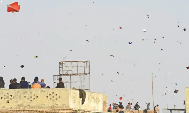 Youngsters fly kites from the rooftops of their houses in Banni area of Rawalpindi despite a ban. — Photo by Mohammad Asim/File Youngsters fly kites from the rooftops of their houses in Banni area of Rawalpindi despite a ban. — Photo by Mohammad Asim/File