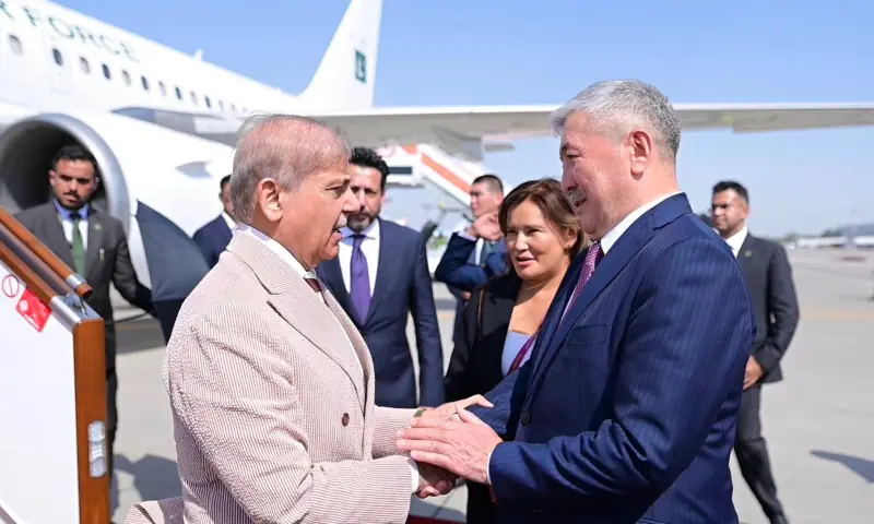 Adylbek Kasymaliev, chairman of the Cabinet of Ministers, welcomes PM Shehbaz upon his arrival at Kyrgyz Republic's Manas International Airport on Aug 31, 2026. &mdash; X/GovtofPakistan