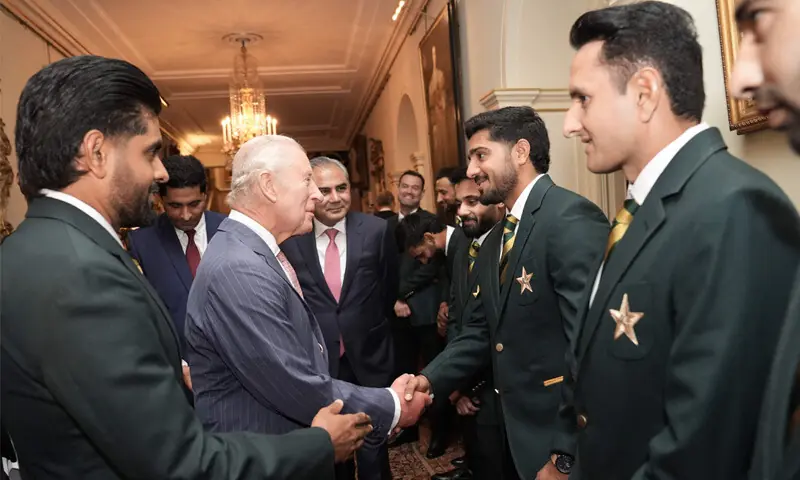 LONDON: Britain&rsquo;s King Charles III speaks with members of Pakistan cricket team as PCB chairman Mohsin Naqvi looks on during an audience at Clarence House on Wednesday.&mdash;AFP