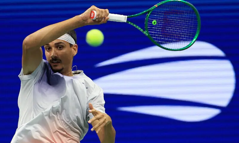 ITALY’S Lorenzo Sonego in action during his US Open match against Alexander Zverev of Germany at Flushing Meadows.—Reuters ITALY’S Lorenzo Sonego in action during his US Open match against Alexander Zverev of Germany at Flushing Meadows.—Reuters