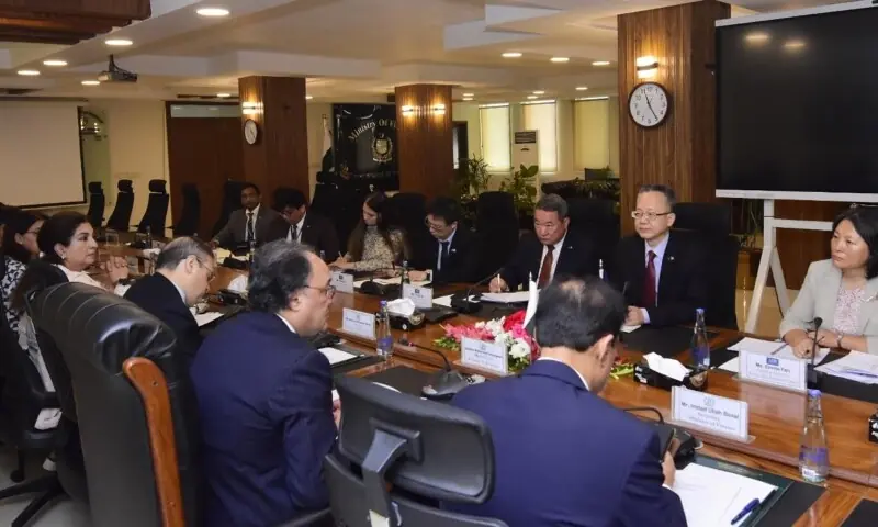 An Asian Development Bank delegation led by its Vice President for South, Central and West Asia, Yingming Yang, holds a meeting with Finance Minister Muhammad Aurangzeb on September 2, 2026. — @Financegovpk/X An Asian Development Bank delegation led by its Vice President for South, Central and West Asia, Yingming Yang, holds a meeting with Finance Minister Muhammad Aurangzeb on September 2, 2026. — @Financegovpk/X