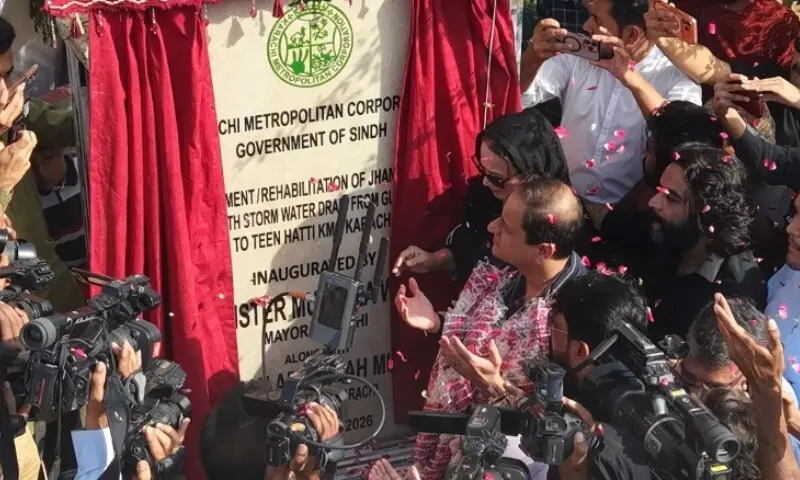 Mayor Barrister Murtaza Wahab inaugurates the rehabilitation and improvement project of Jahangir Road in Karachi on Wednesday, Sep 2. &mdash;Photo courtesy via @murtazawahab1