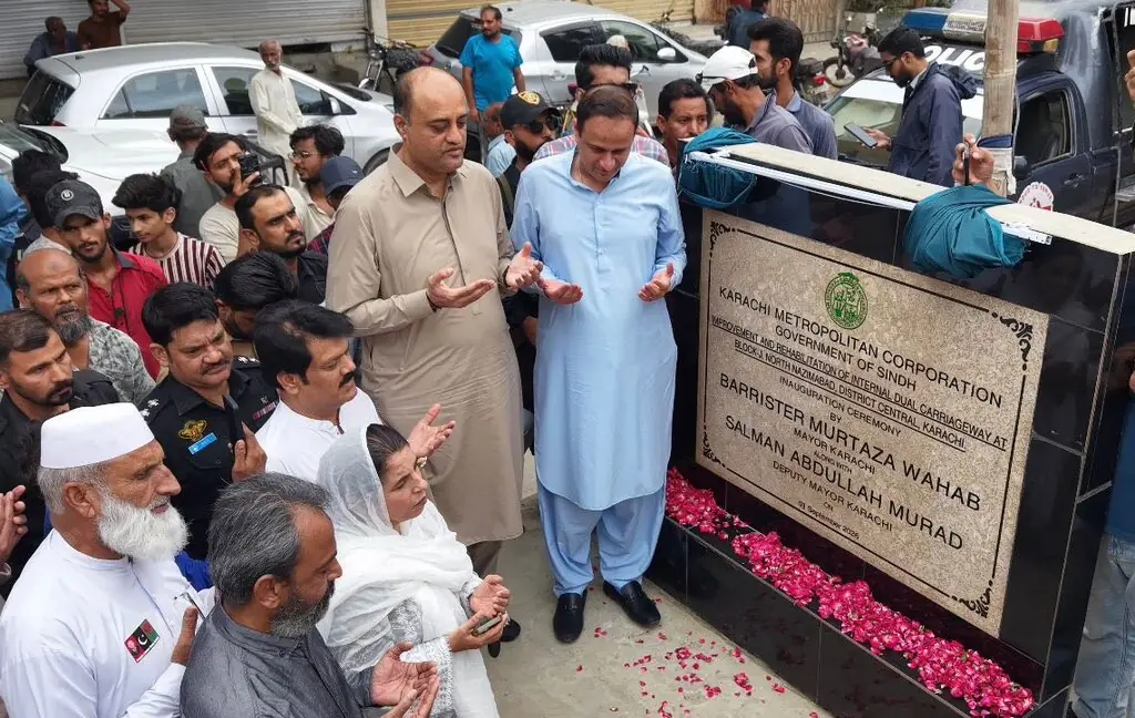 Mayor Barrister Murtaza Wahab inaugurates the improvement and rehabilitation project of the dual carriageway in Block J, North Nazimabad on Thursday. --@murtazawahab1/X