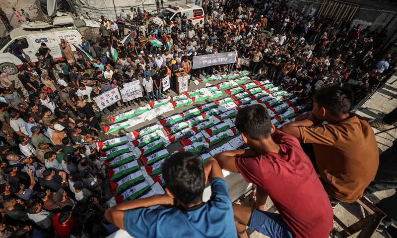 MOURNERS gather for a mass burial of around 100 Palestinians, including 62 children, whose remains were recovered from rubble, in Gaza City.&mdash;AFP
