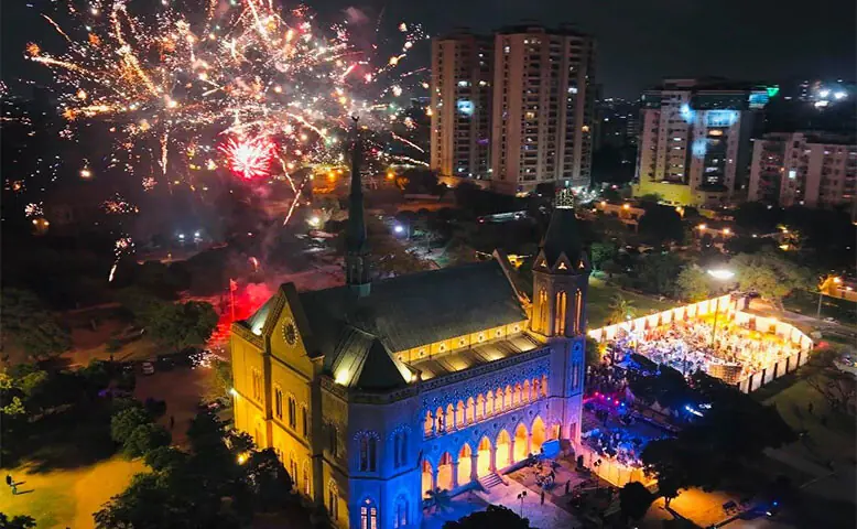 Fireworks light up the night sky above the iconic Frere Hall during the closing ceremony of KMC&rsquo;s Salam Karachi Festival.&mdash;Dawn