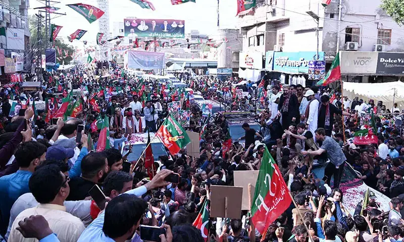 PTI supporters welcome KP CM Sohail Afridi and his companions on their arrival in Nawabshah on Saturday.—-Umair Ali/File PTI supporters welcome KP CM Sohail Afridi and his companions on their arrival in Nawabshah on Saturday.—-Umair Ali/File
