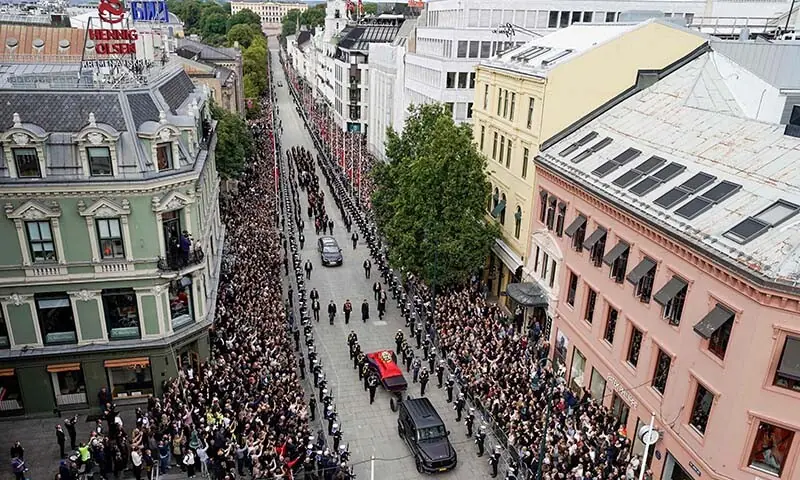 The casket of late King Harald V of Norway is transferred amid an honour guard during a royal procession from the Royal Palace Chapel to the Cathedral in Oslo, Norway on September 9, 2026. &mdash; AFP