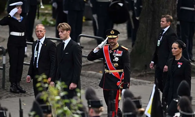 Norway&rsquo;s King Haakon salutes as he walks alongside Prince Sverre Magnus and Crown Princess Ingrid Alexandra during the funeral procession carrying the coffin of Norway&rsquo;s King Harald, which is arriving at Oslo Cathedral, in Oslo, Norway on September 9, 2026. &mdash; Reuters