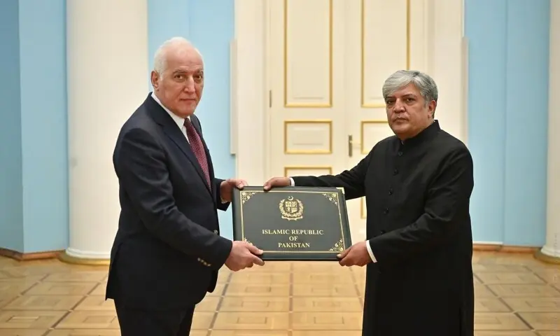 Pakistan&rsquo;s first ambassador to Armenia, Shafqat Ali Khan, presents his letters of credence to President Vahagn Khachaturyan. &mdash; APP