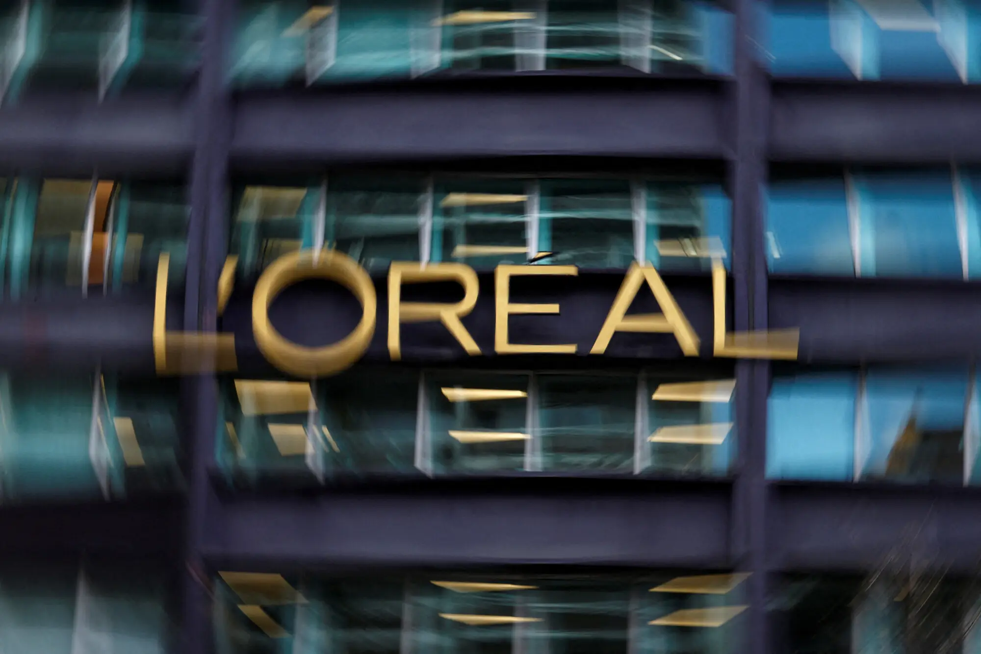 L'Or&eacute;al accused of covering up cancer risks in hair relaxers