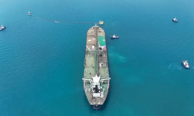 Hormuz, Red Sea disruptions tighten global oil supplies