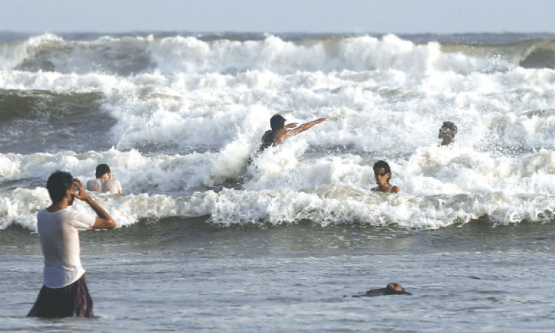Youngsters take a dip in the sea to beat the heat.—Shakil Adil / White Star/File Youngsters take a dip in the sea to beat the heat.—Shakil Adil / White Star/File