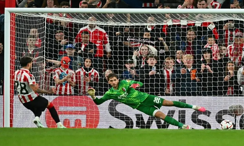 Sunderland's Enzo Le Fee scores from the penalty spot past AZ Alkmaar's goalkeeper Jari De Busser during the Europa League match at the Stadium of Light in Sunderland on September 16, 2026. —AFP Sunderland's Enzo Le Fee scores from the penalty spot past AZ Alkmaar's goalkeeper Jari De Busser during the Europa League match at the Stadium of Light in Sunderland on September 16, 2026. —AFP