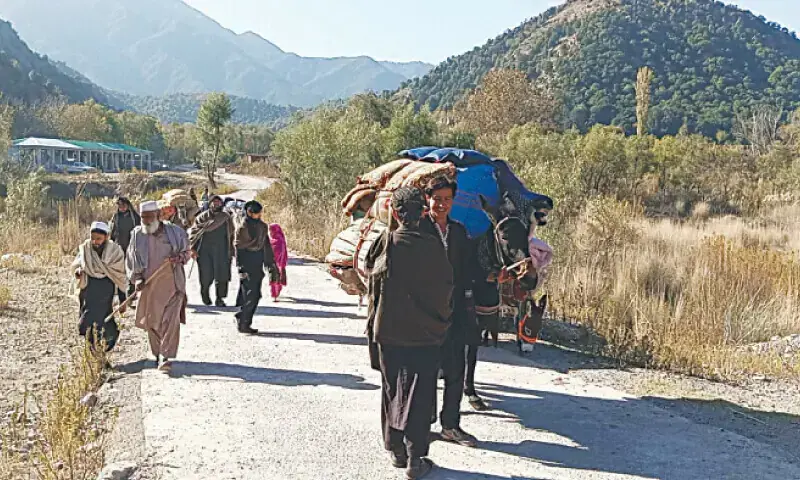 Families leave Tirah valley after they were ordered to vacate their houses. &mdash; Dawn/File