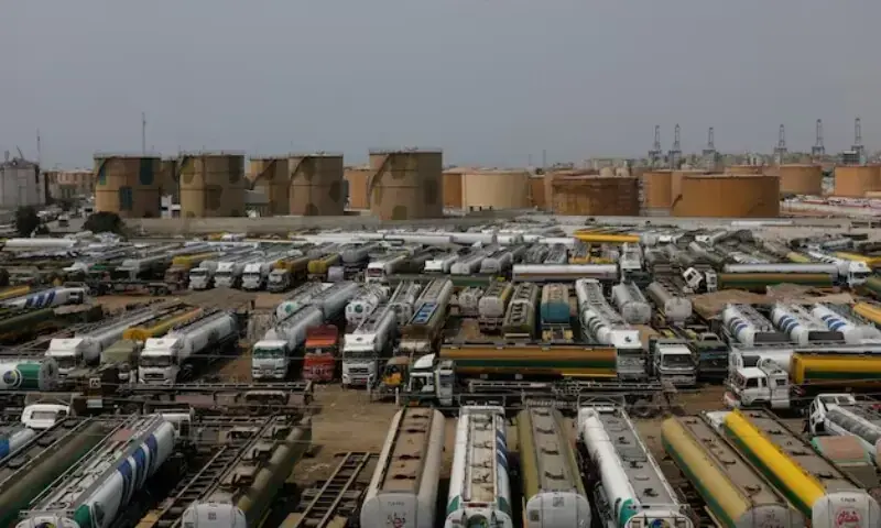 Oil tankers are seen parked, following the protest by the All Pakistan Oil Tankers Owners Association in Karachi on September 19, 2023. &mdash; Reuters/ File