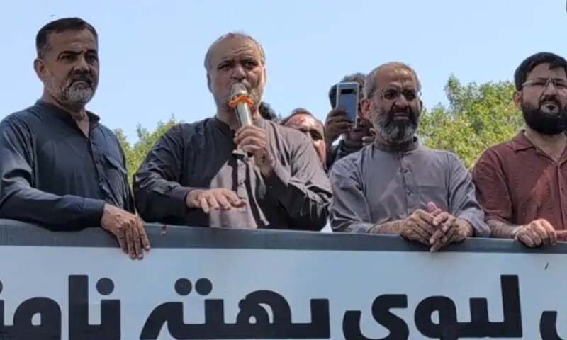 Jamaat-i-Islami chief Hafiz Naeemur Rehman addresses supporters at Karachi&rsquo;s Cantonment Station before departing for Islamabad on September 20, 2026. &mdash;X/@JIPOfficial