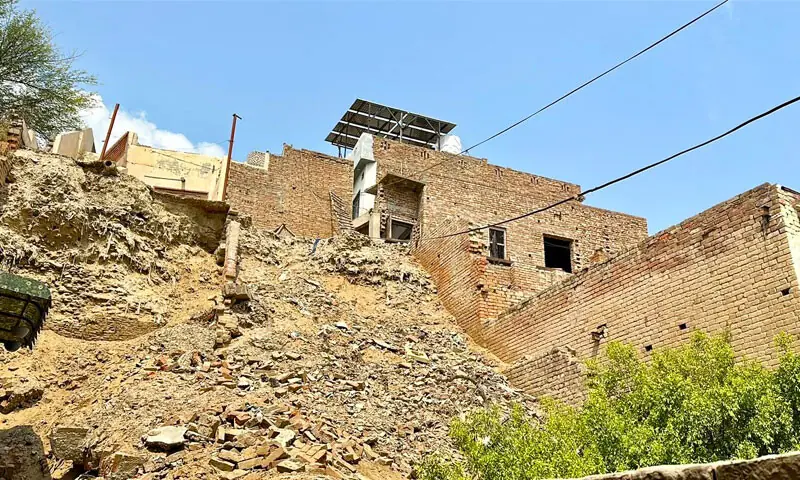 SAHIWAL: Millennia-old mound, locally called Dhakki. — Dawn SAHIWAL: Millennia-old mound, locally called Dhakki. — Dawn