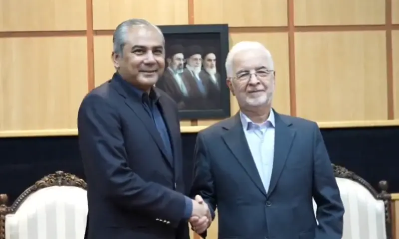 Interior Minister Mohsin Naqvi meets with his Iranian counterpart Eskandar Momeni in Tehran, Iran on September 27. — screengrab via MOIofficialGoP Interior Minister Mohsin Naqvi meets with his Iranian counterpart Eskandar Momeni in Tehran, Iran on September 27. — screengrab via MOIofficialGoP
